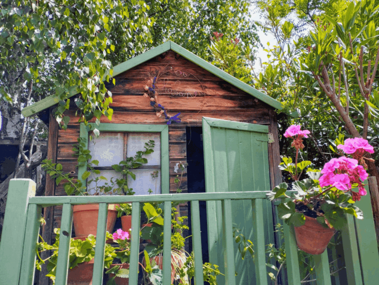 Jardin fleuri, aromatique et gourmand pour la terrasse du cabanon par Les Compos de Pauline